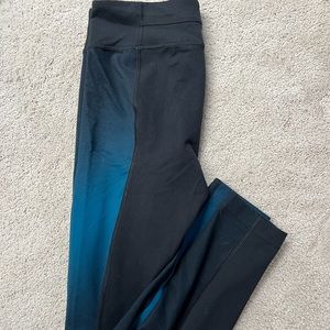 Under Armour black leggings